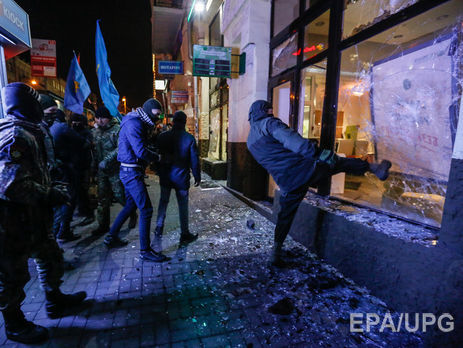 В годовщину Евромайдана в Киеве произошли беспорядки. Фоторепортаж