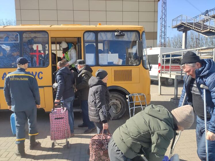 Оккупанты обстреляли эвакуационные автобусы из Мариуполя – глава Запорожской ОГА