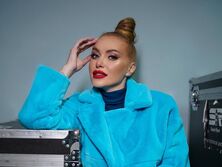 "Вообще-то у него есть семья!" Каминская взбудоражила сеть романтическими коллажами с лицом Арестовича