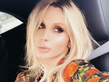 Loboda осталась в Украине без страницы в Instagram. Певица заявила, что это сделали "циничные заказчики", но затем отредактировала пост