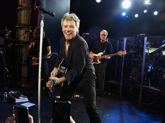 "It’s my life". Bon Jovi поддержала Украину, разместив видео с одесскими волонтерами. Видео