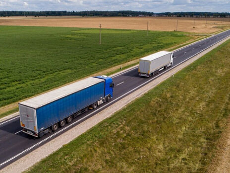 Польща та країни Балтії закликали заборонити провезення вантажів РФ європейськими дорогами