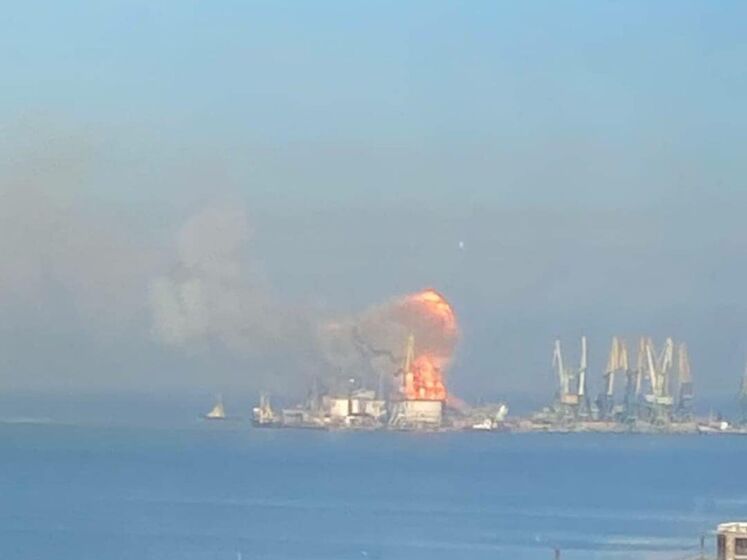 У Бердянську ЗСУ знищили великий десантний корабель окупантів. 2014-го він брав участь у захопленні Криму
