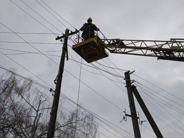 За сутки энергетики вернули свет 39 тыс. семей в Киевской области и на Донбассе – ДТЭК