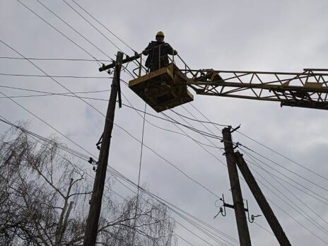 За добу енергетики повернули світло 39 тис. сімей у Київській області та на Донбасі – ДТЕК