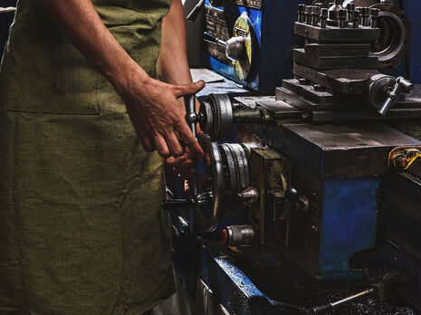 В России почти 100 тыс. граждан отправили в простой