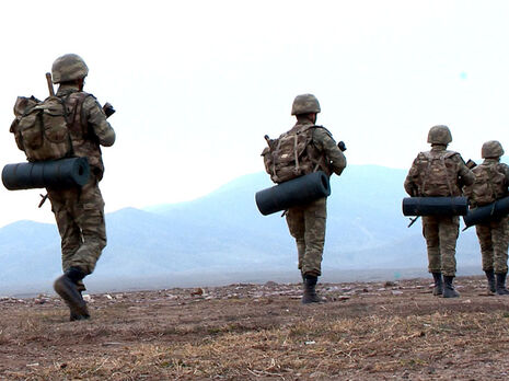 Азербайджан назвал продвижение своих войск в Нагорном Карабахе "уточнением позиций и мест дислокации" 