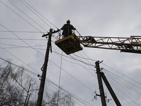 Енергетики протягом доби повернули світло в 11 тис. будинків у Київській та Донецькій областях – ДТЕК