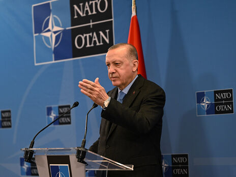 Ердоган заявив, що Україна і РФ близькі до згоди щодо чотирьох із шести пунктів мирного договору. Кулеба спростував – із Росією жодного консенсусу немає