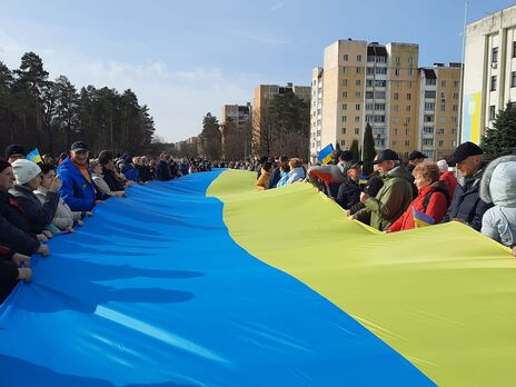 Війська РФ вторглися у Славутич і викрали мера, жителі міста вийшли на мітинг з українськими прапорами – ОВА