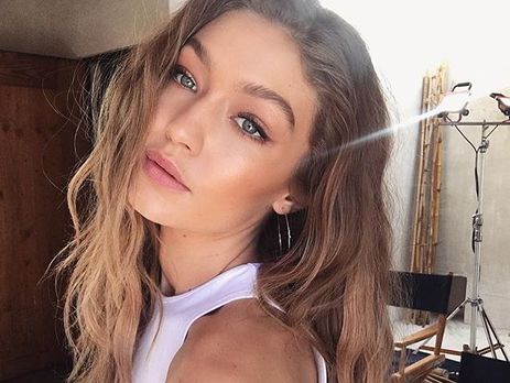 Хадид попросила прощения за шутку о жене Трампа