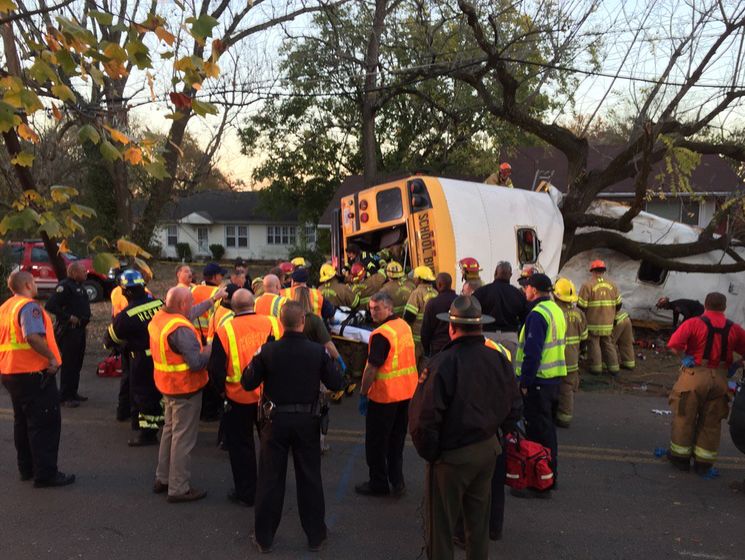 Прокуратура: В результате аварии школьного автобуса в США погибло по меньшей мере шестеро детей
