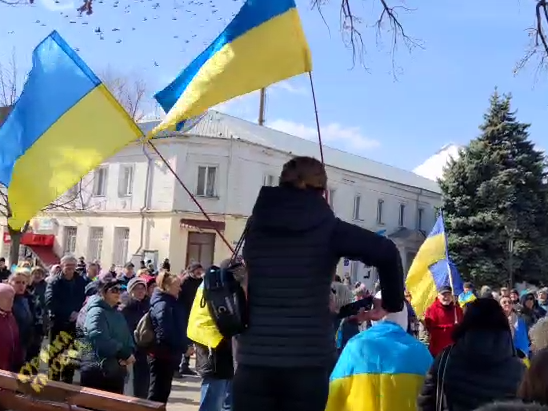 Херсон и Каховка вышли на протесты против российских оккупантов. Видео