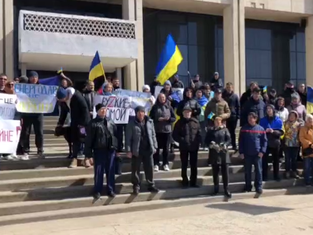 Українці знову вийшли на мітинг в окупованому Енергодарі