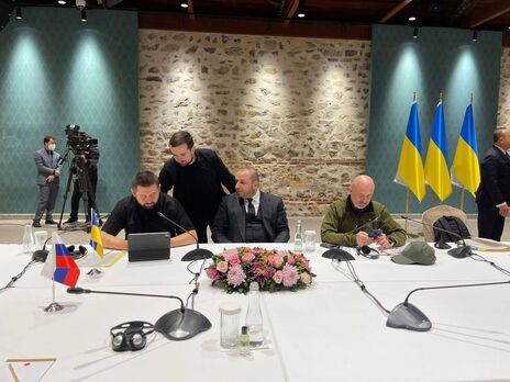 Делегации Украины и России начали переговоры по прекращению войны. Фоторепортаж из Стамбула