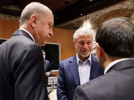 Абрамович поговорил с Эрдоганом в Стамбуле перед началом переговоров Украины и РФ о прекращении войны