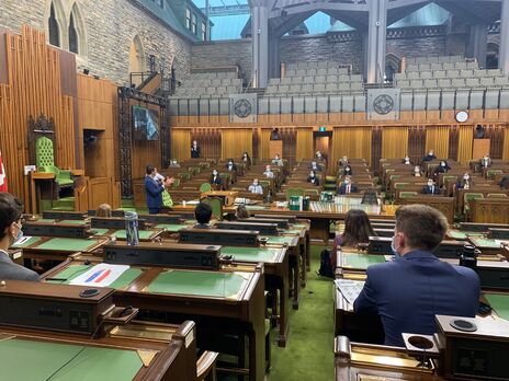 Парламент Канады призвал правительство ввести безвизовый режим с Украиной