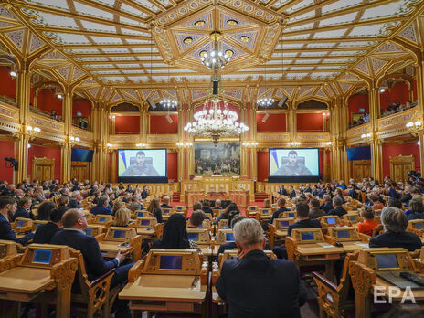 Зеленского в парламенте Норвегии встретили аплодисментами