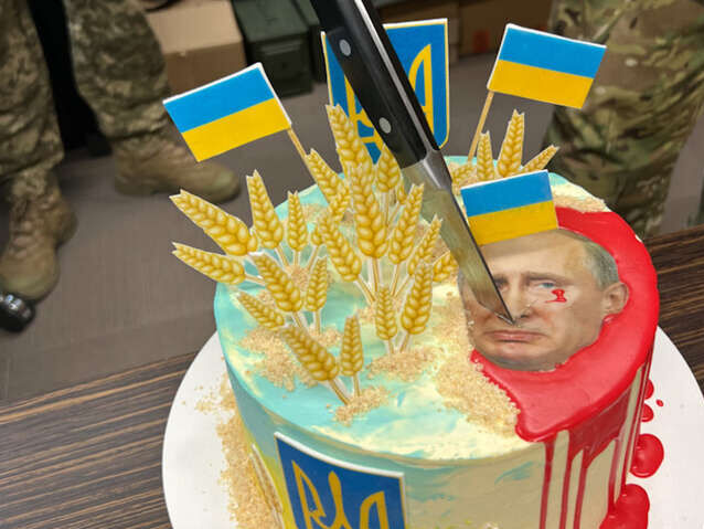 "Переконаний, ця голова буде валятися на українській землі, і кожен зможе її буцнути". Турчинов встромив ніж у голову Путіна. Відео