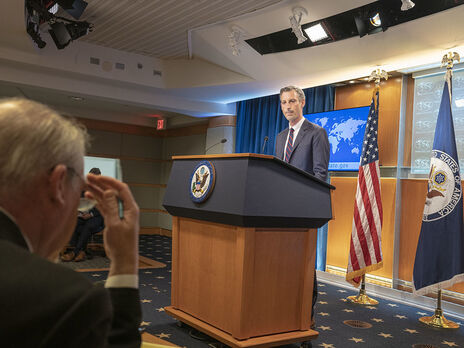 Госдеп США рекомендовал американцам немедленно уехать из РФ и Украины из-за угрозы задержания российскими силовиками