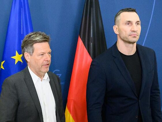 Владимир Кличко в Берлине встретился с министром экономики для оказания помощи Украине