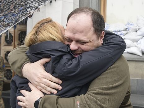 Как прошел визит главы Европарламента Метсолы в Украину – одного из немногих иностранных политиков, кто приехал в военный Киев. Фоторепортаж