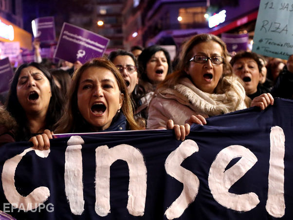 В Турции отозвали законопроект о браках с несовершеннолетними