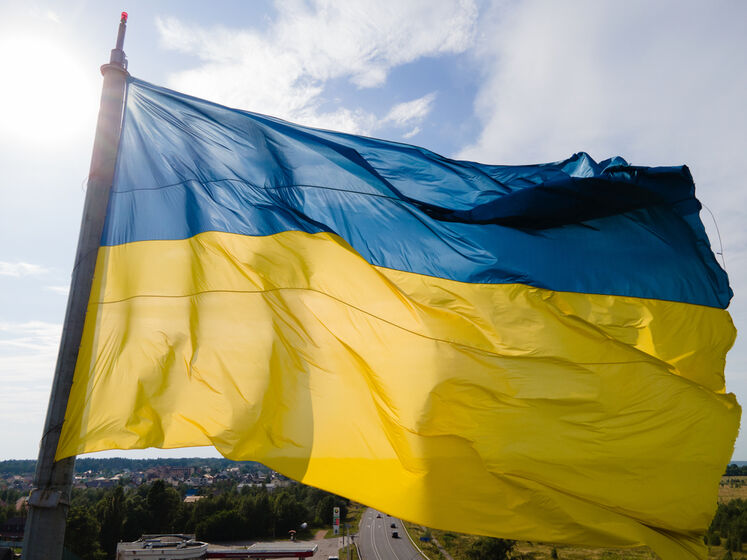Жителі Рубіжного, вивезені до Луганська, вивісили український прапор і влаштували мітинг