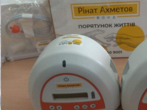 Фонд Рината Ахметова и ДТЭК передали в "Охматдет" сверхсовременные аппараты для лечения ран 