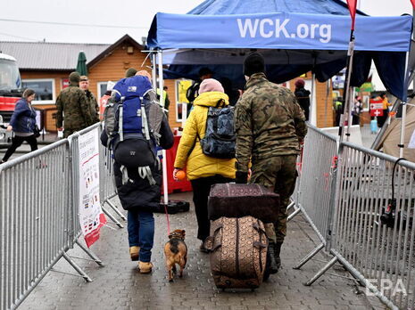 Майже 80% українських біженців планують повернутися назад – опитування