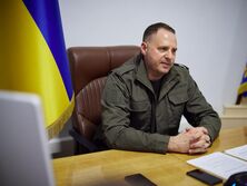 Служащий в теробороне 43-летний брат Ермака женился на военнослужащей. Видео