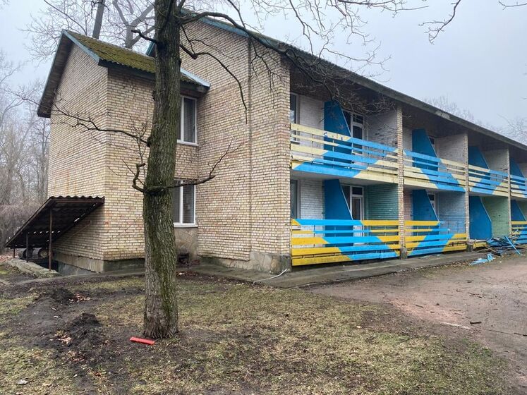 У звільненій від російських окупантів Бучі у дитячому санаторії виявили катівню з п'ятьма загиблими