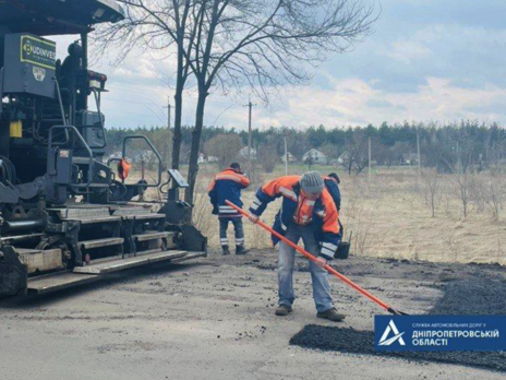 Прифронтова Дніпропетровська область розпочала ремонт доріг