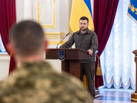 Зеленский сообщил, что награды украинским военным теперь будут вручать в Мариинском дворце, в Белом зале, в котором принимают глав иностранных государств