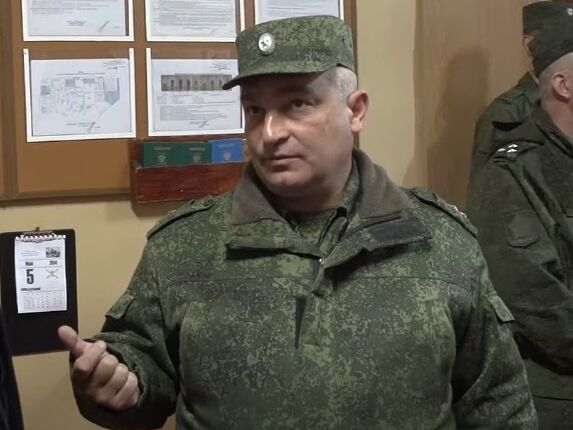 Российский генерал отдает приказы бомбить харьковское направление в то время, когда в украинском Кременчуге живут его мать и родственники – журналист
