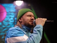 "Нас провели місцями бойових дій. Побачене справляє гнітюче враження". Положинський із колегами дав концерт для військових