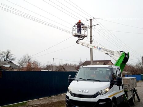 Энергетики вернули свет 8 тыс. семей в Донецкой и Киевской областях – ДТЭК