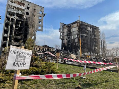 В Бородянке разбирают завалы разбомбленных зданий. Только из-под двух домов достали 26 тел