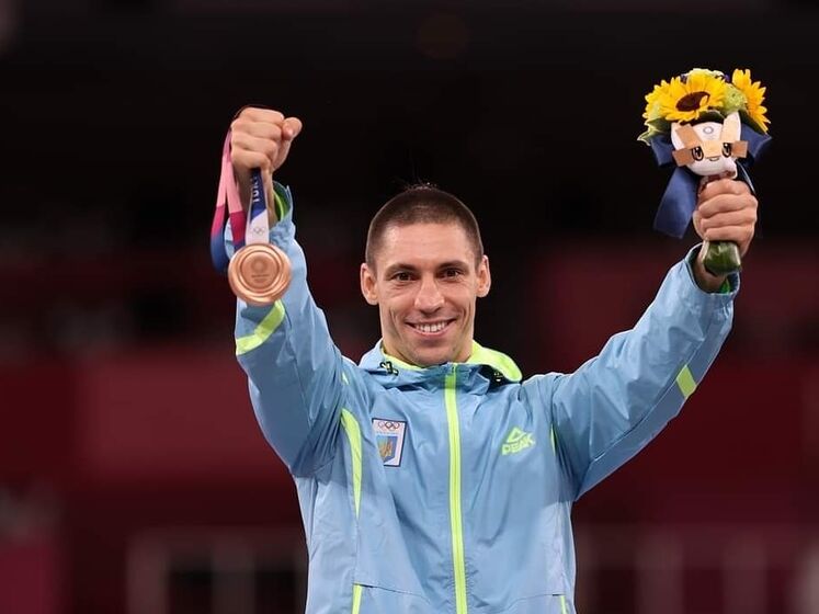 Покупець із Японії купив за $20,5 тис. медаль Горуни, яку той здобув на Олімпійських іграх у Токіо. Каратист передасть гроші на "наближення перемоги"