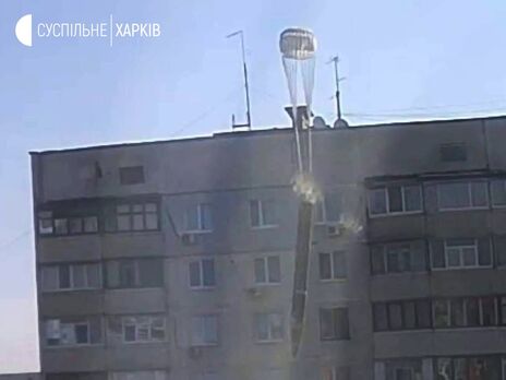 Россияне начали применять в Харькове новый вид бомбардировок – на город сбрасывают снаряды на парашютах