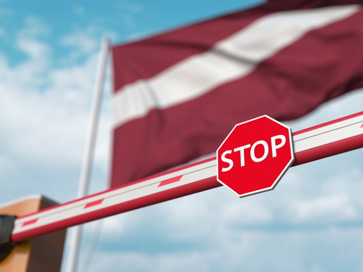 Латвия в первый день новых санкций развернула на границе 152 фуры на российских и белорусских номерах