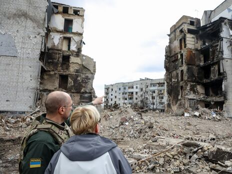 Шмыгаль и Шимоните осмотрели разрушенные дома в Бородянке