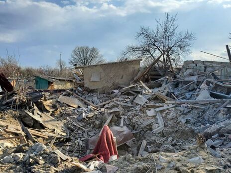 В результате вечернего обстрела оккупантами Лисичанска пострадали три человека, четыре снаряда попали в дома – Гайдай