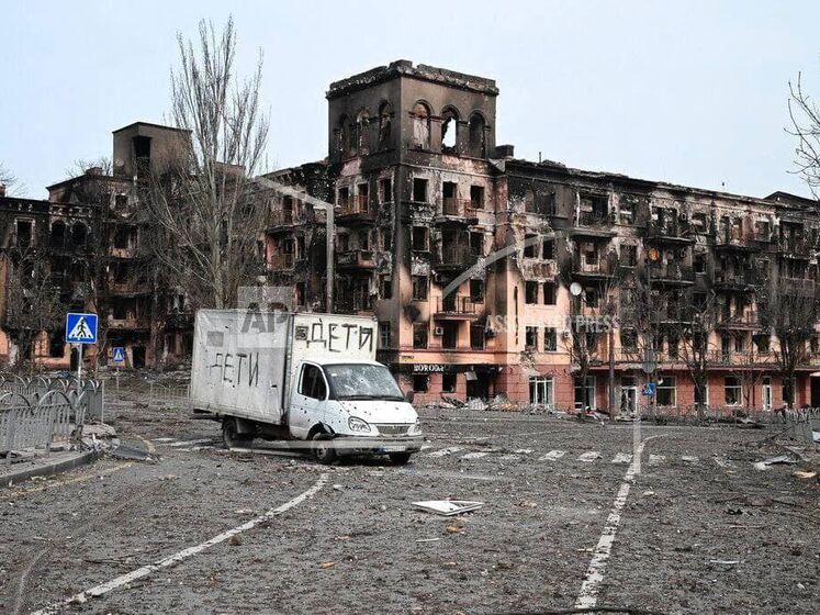 "Трупы устилают улицы ковром". Мэр Мариуполя заявил, что с начала осады российскими оккупантами в городе погибли более 10 тыс. человек