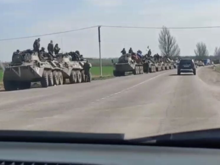 Появилось видео с большой колонной техники армии РФ. CNN выяснила, что оккупанты направляются на Донбасс