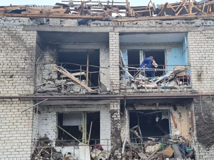 Российские оккупанты нанесли ракетный удар по поселку в Донецкой области, ранены семь человек – глава ОВА