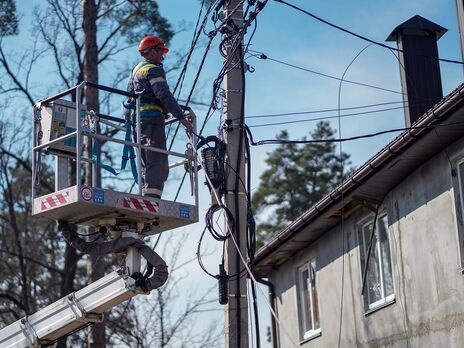 ДТЭК Ахметова вернул свет почти 40 тыс. семьям в освобожденных от оккупантов районах Киевской области