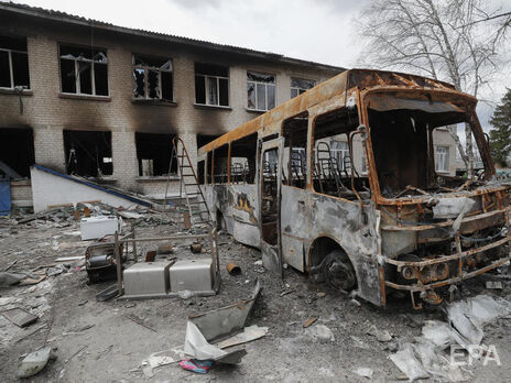 95 учебных учреждений в Украине разрушено в результате бомбардировок РФ. На фото школа под Киевом после ухода оккупантов