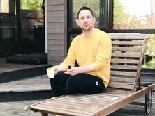 "Вокруг дома уцелели". Харчишин заявил, что его дом под Гостомелем был уничтожен с помощью корректировщика