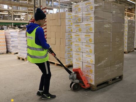 Фонд Ріната Ахметова доправив до Києва 34,5 тис. продуктових наборів